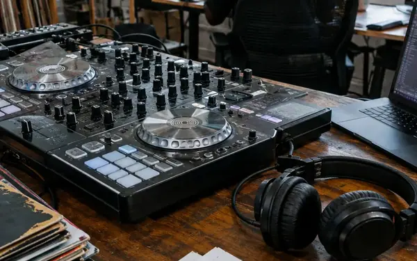 I Won’t Keep a Naija DJ Mix Without a Tracklist